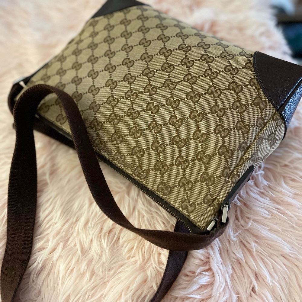 Gucci sling bag